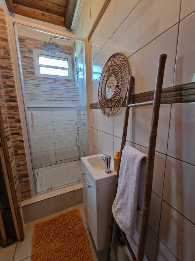 Le Cosy Bungalow De Lili / 5Min De L'Aeroport Les Abymes Eksteriør billede